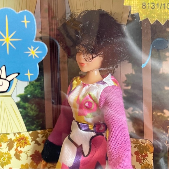 SOLD! MEGO 2018 Bewitched 2 Figure Set 8" Endora & groovy Serena dolls - Picture 6 of 14